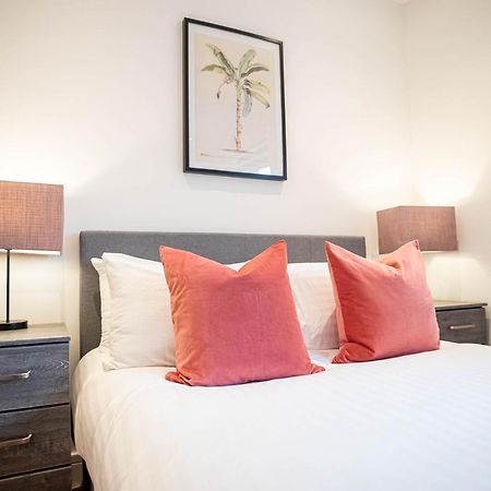 شقة Two Bed Flat With Wrap Around Terrace Near Legoland, Windsor, Tube Station سلوف المظهر الخارجي الصورة