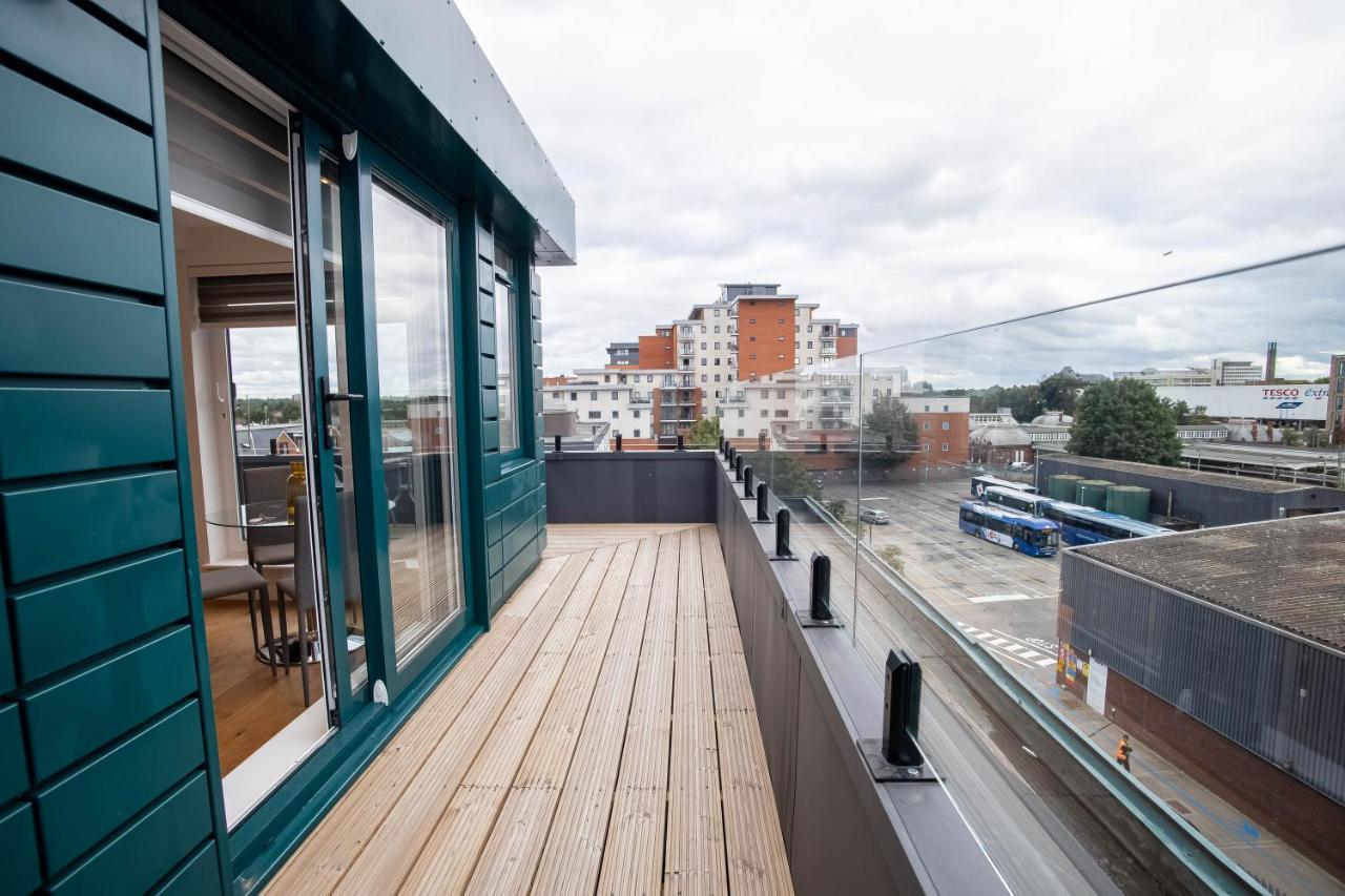 شقة Two Bed Flat With Wrap Around Terrace Near Legoland, Windsor, Tube Station سلوف المظهر الخارجي الصورة