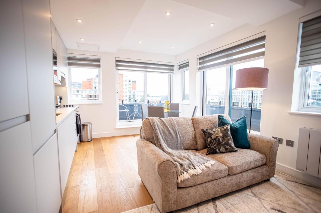 شقة Two Bed Flat With Wrap Around Terrace Near Legoland, Windsor, Tube Station سلوف المظهر الخارجي الصورة