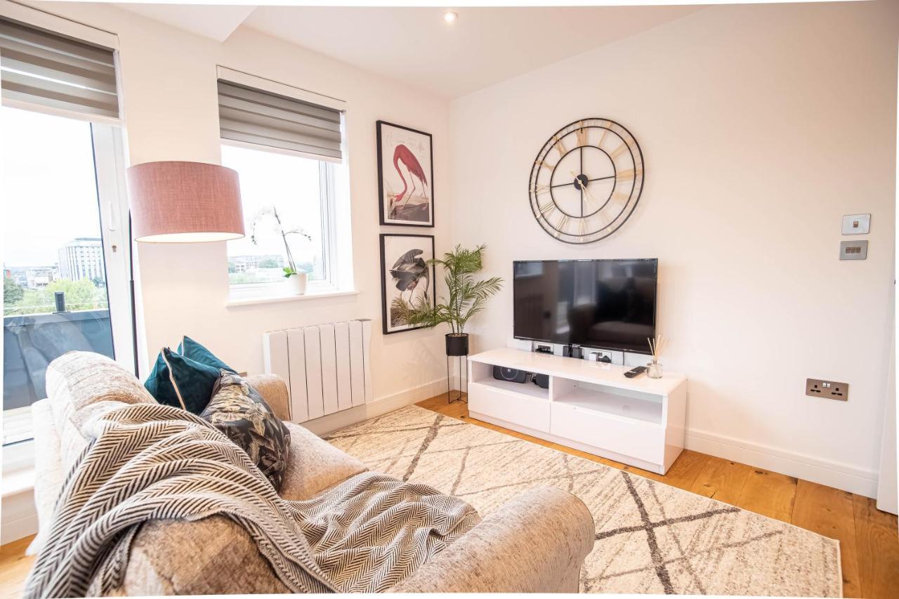 شقة Two Bed Flat With Wrap Around Terrace Near Legoland, Windsor, Tube Station سلوف المظهر الخارجي الصورة