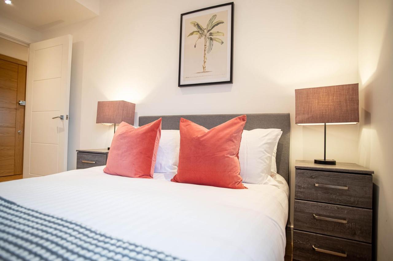 شقة Two Bed Flat With Wrap Around Terrace Near Legoland, Windsor, Tube Station سلوف المظهر الخارجي الصورة