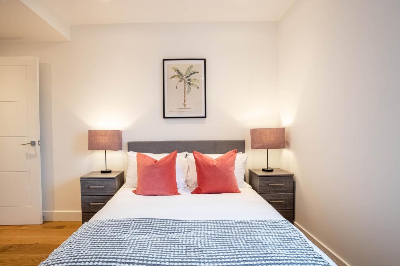 شقة Two Bed Flat With Wrap Around Terrace Near Legoland, Windsor, Tube Station سلوف المظهر الخارجي الصورة