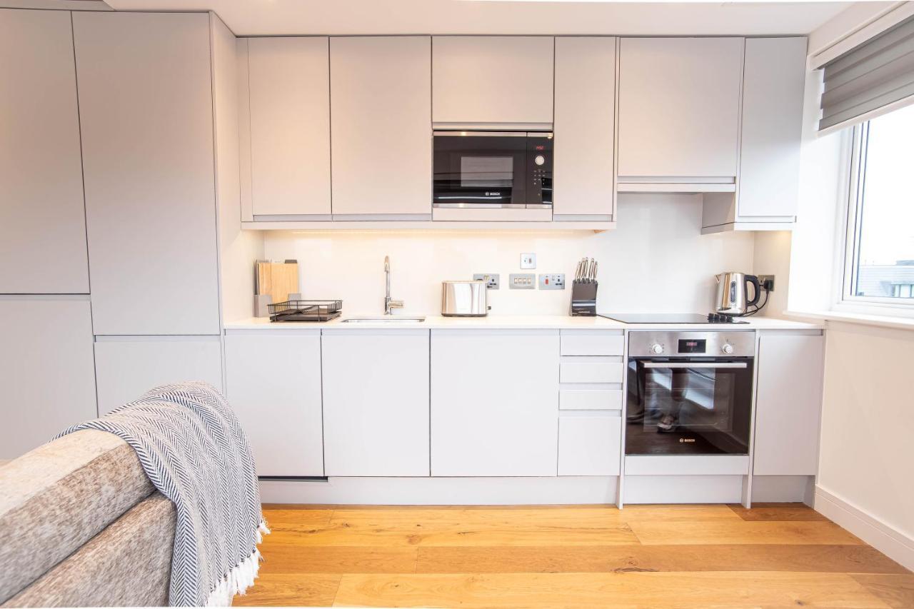 شقة Two Bed Flat With Wrap Around Terrace Near Legoland, Windsor, Tube Station سلوف المظهر الخارجي الصورة