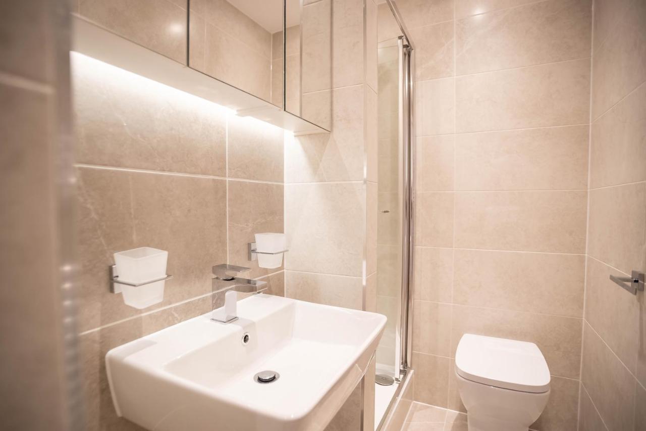 شقة Two Bed Flat With Wrap Around Terrace Near Legoland, Windsor, Tube Station سلوف المظهر الخارجي الصورة