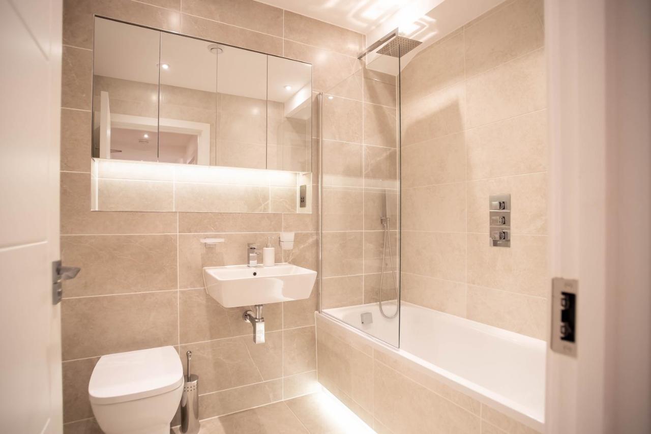 شقة Two Bed Flat With Wrap Around Terrace Near Legoland, Windsor, Tube Station سلوف المظهر الخارجي الصورة