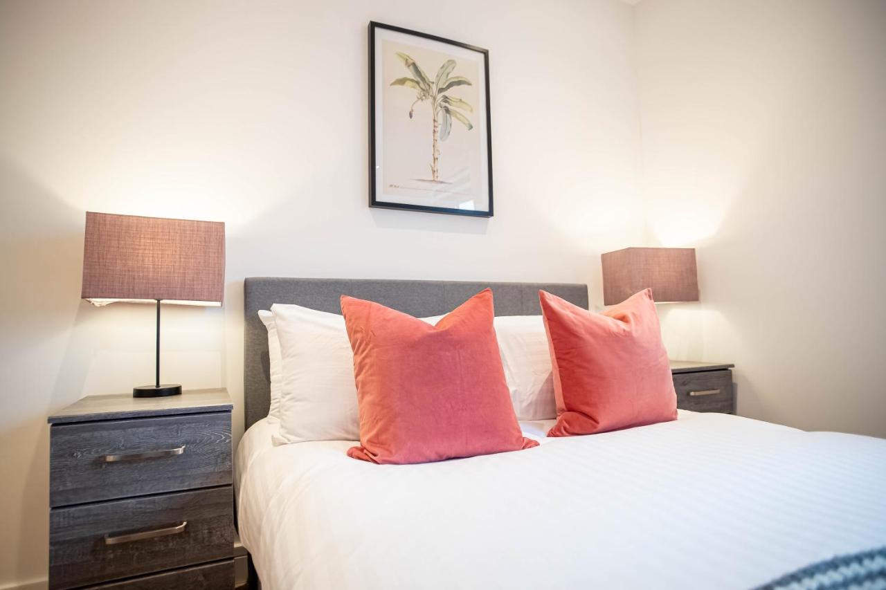 شقة Two Bed Flat With Wrap Around Terrace Near Legoland, Windsor, Tube Station سلوف المظهر الخارجي الصورة